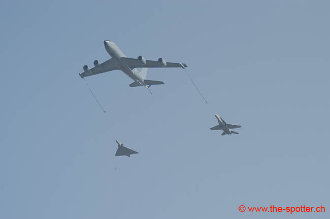 Kc135-refuelling (1)