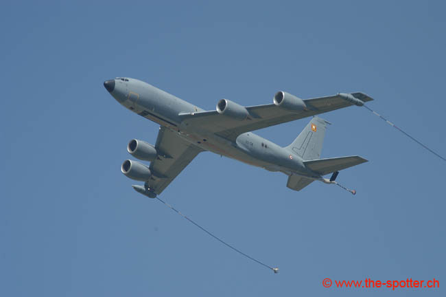 Kc135-refuelling (10)