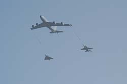 Kc135-refuelling (1)