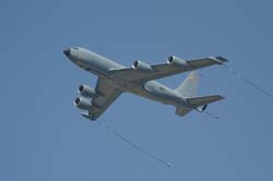 Kc135-refuelling (10)