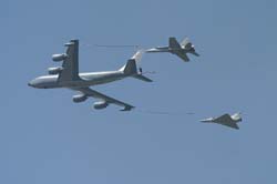 Kc135-refuelling (12)
