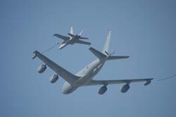 Kc135-refuelling (6)