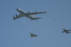 Kc135-refuelling (9)
