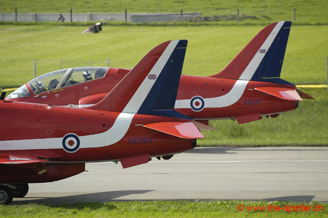 Red-Arrows (6)