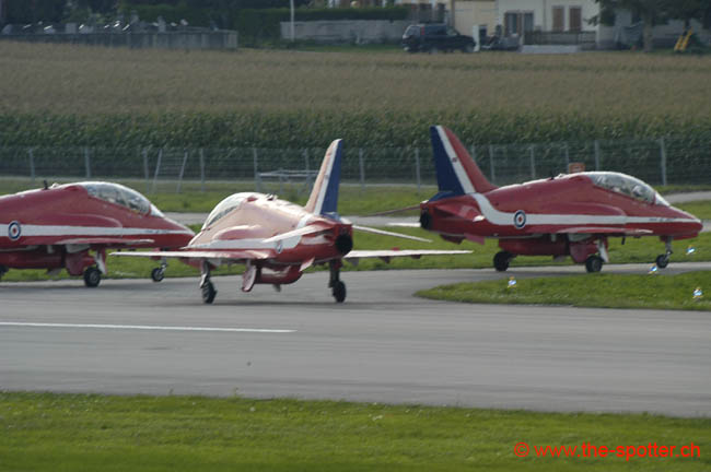 Red-Arrows (8)