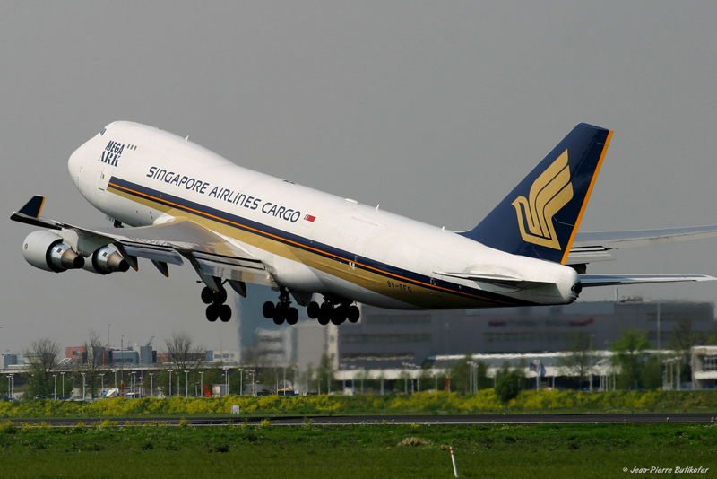 AMS 070425 64-Boeing B-747 9V-SFQ Singapore Airlines Cargo