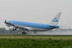 AMS 060621 05-Airbus A-330 PH-AOB KLM