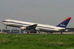 AMS 070425 25-Boeing B-767 N175DN Delta Airlines