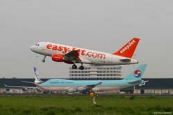 AMS 070425 28-Airbus A-319 G-EZBC Easy Jet