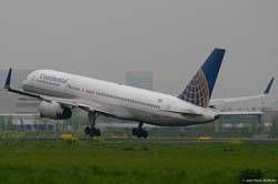 AMS 070425 31-Boeing B-757 N33132 Continental Airlines