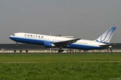 AMS 070425 40-Boeing B-767 N641UA United Airlines